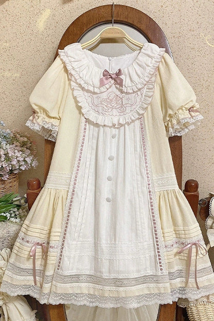 Finely Styled Dress with a Classic Vintage Look