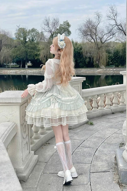 Finely Styled Dress with a Classic Vintage Look