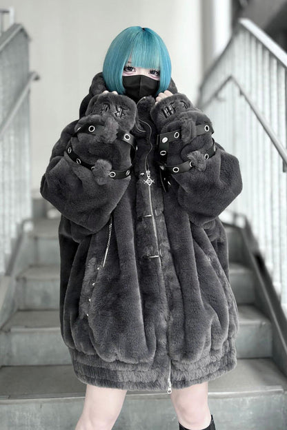 Beautifully Finished Coat in a Timeless Design