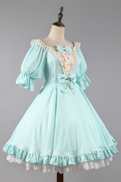 Finely Styled Dress with a Classic Vintage Look