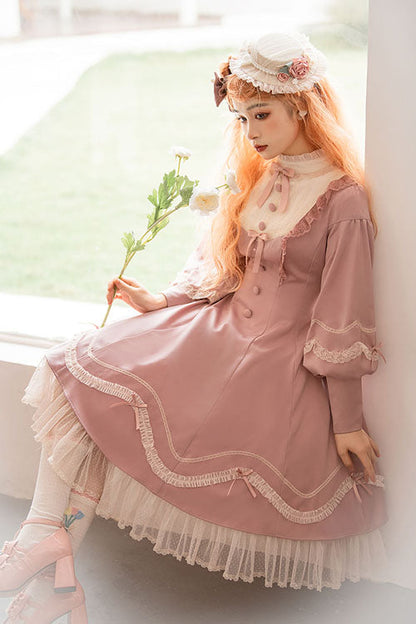 Classic Vintage Dress with a Flattering Fit