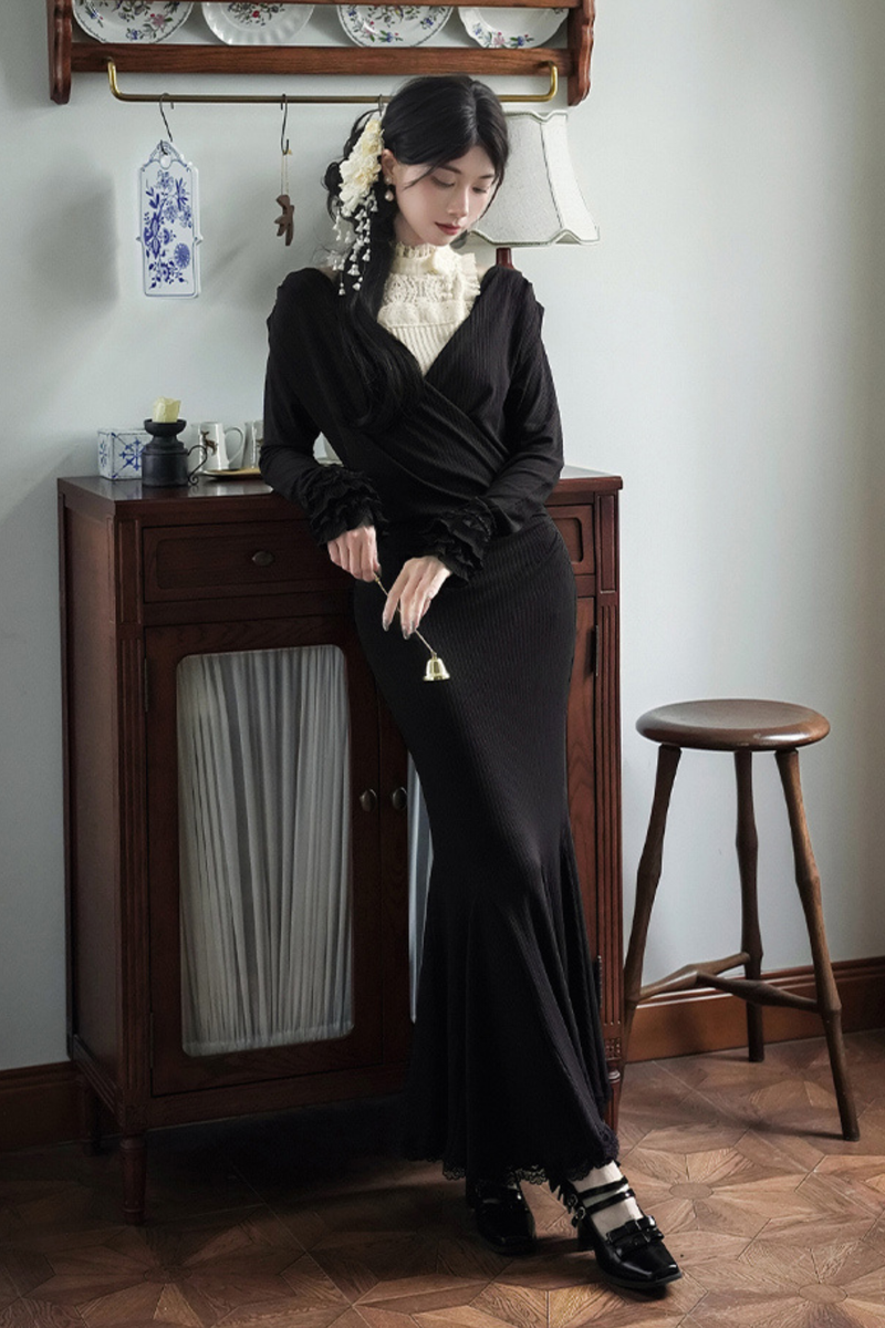 Low V-neck Knit Stretch Slim Dress