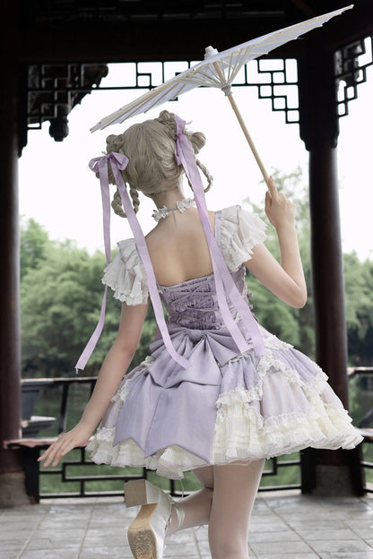 Subtly Elegant Dress with a Refined Vintage Look