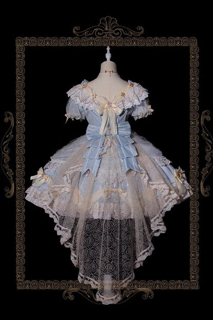 Finely Styled Dress with a Classic Vintage Look