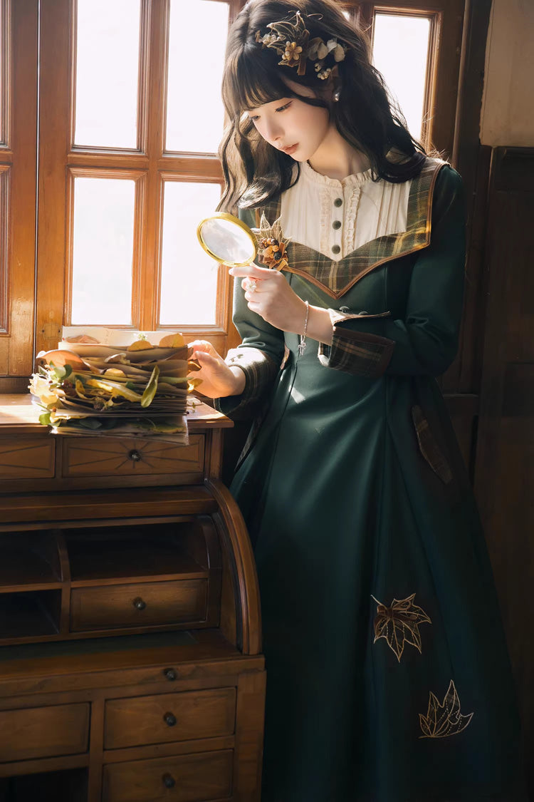 Classic Vintage Dress with a Flattering Fit