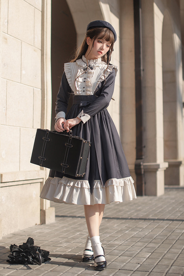 Classic Vintage Dress with a Flattering Fit