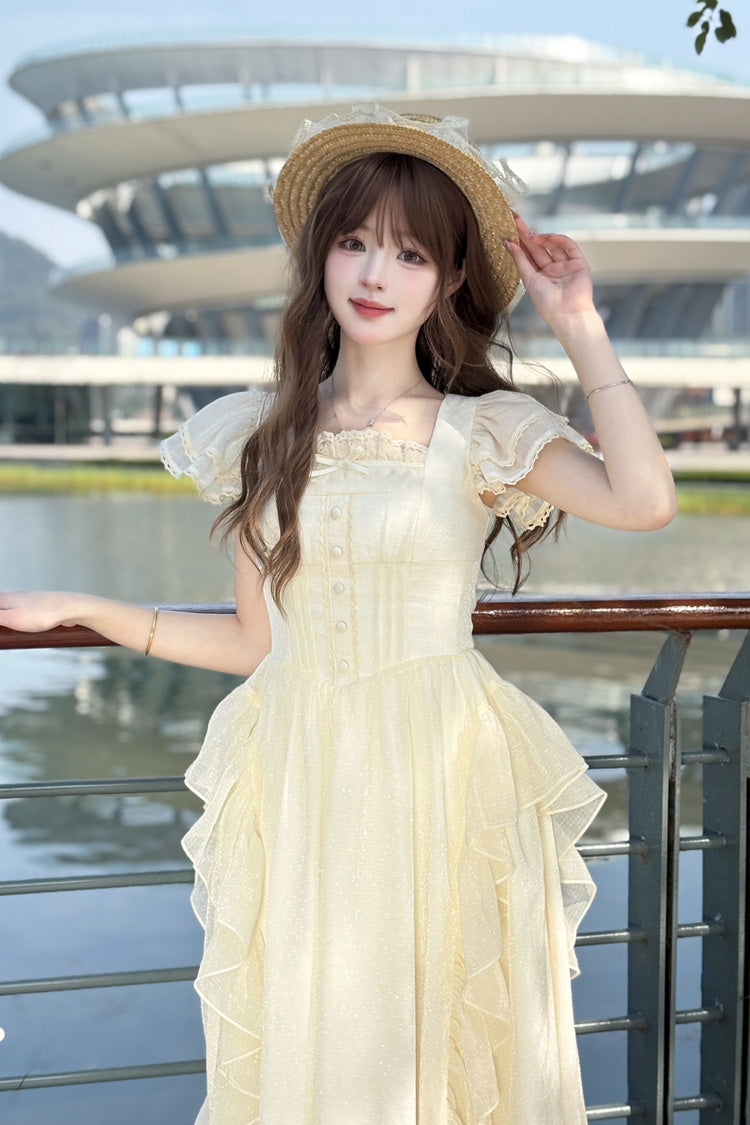 Finely Styled Dress with a Classic Vintage Look