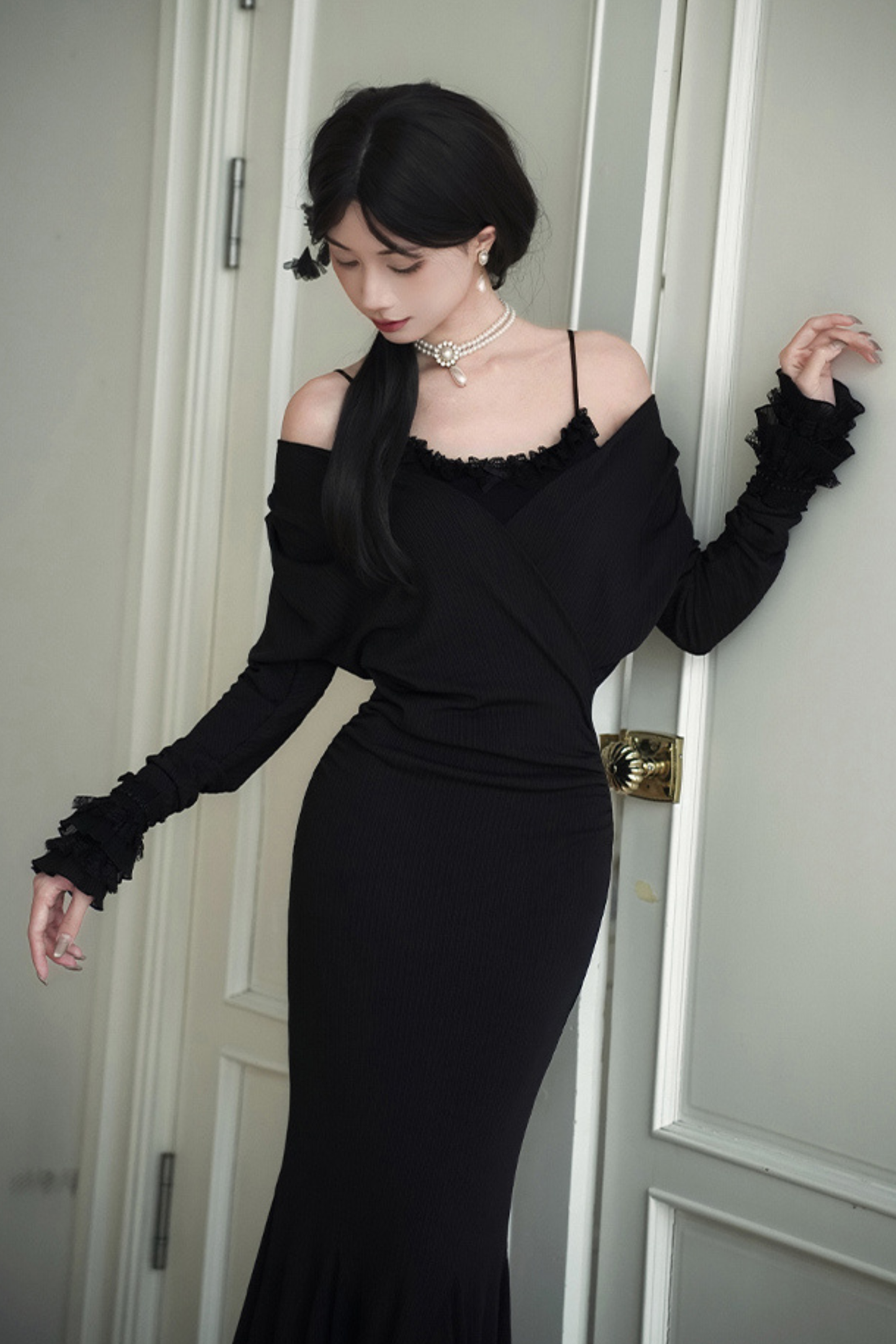 Low V-neck Knit Stretch Slim Dress