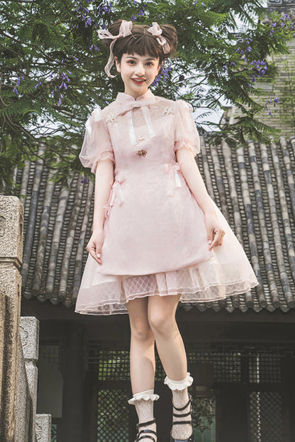 Finely Styled Dress with a Classic Vintage Look
