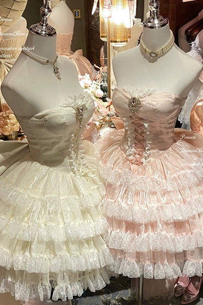 Finely Styled Dress with a Classic Vintage Look