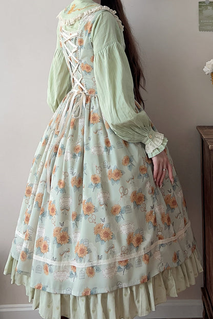 Finely Styled Dress with a Classic Vintage Look