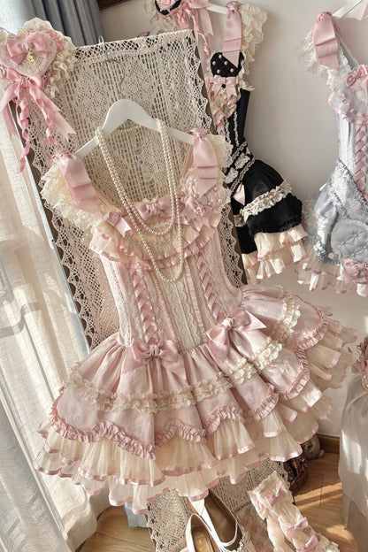 Finely Styled Dress with a Classic Vintage Look