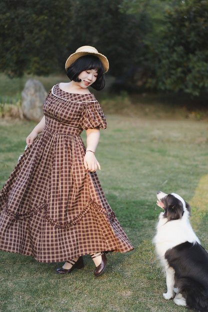 Finely Styled Dress with a Classic Vintage Look