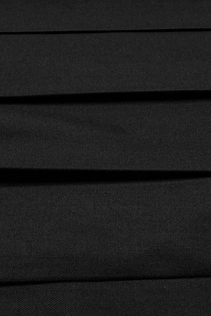 Casually Elegant Garment with a Refined Edge