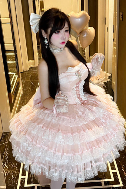 Finely Styled Dress with a Classic Vintage Look