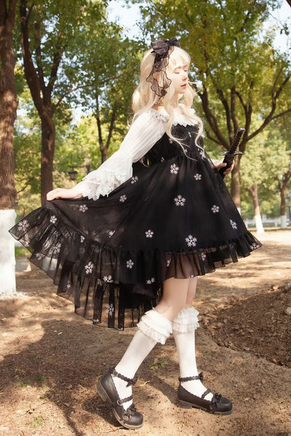 Subtly Elegant Dress with a Refined Vintage Look