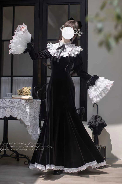 Beautifully Crafted Dress in a Classic Style