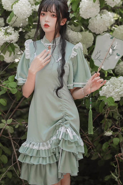 Finely Styled Dress with a Classic Vintage Look