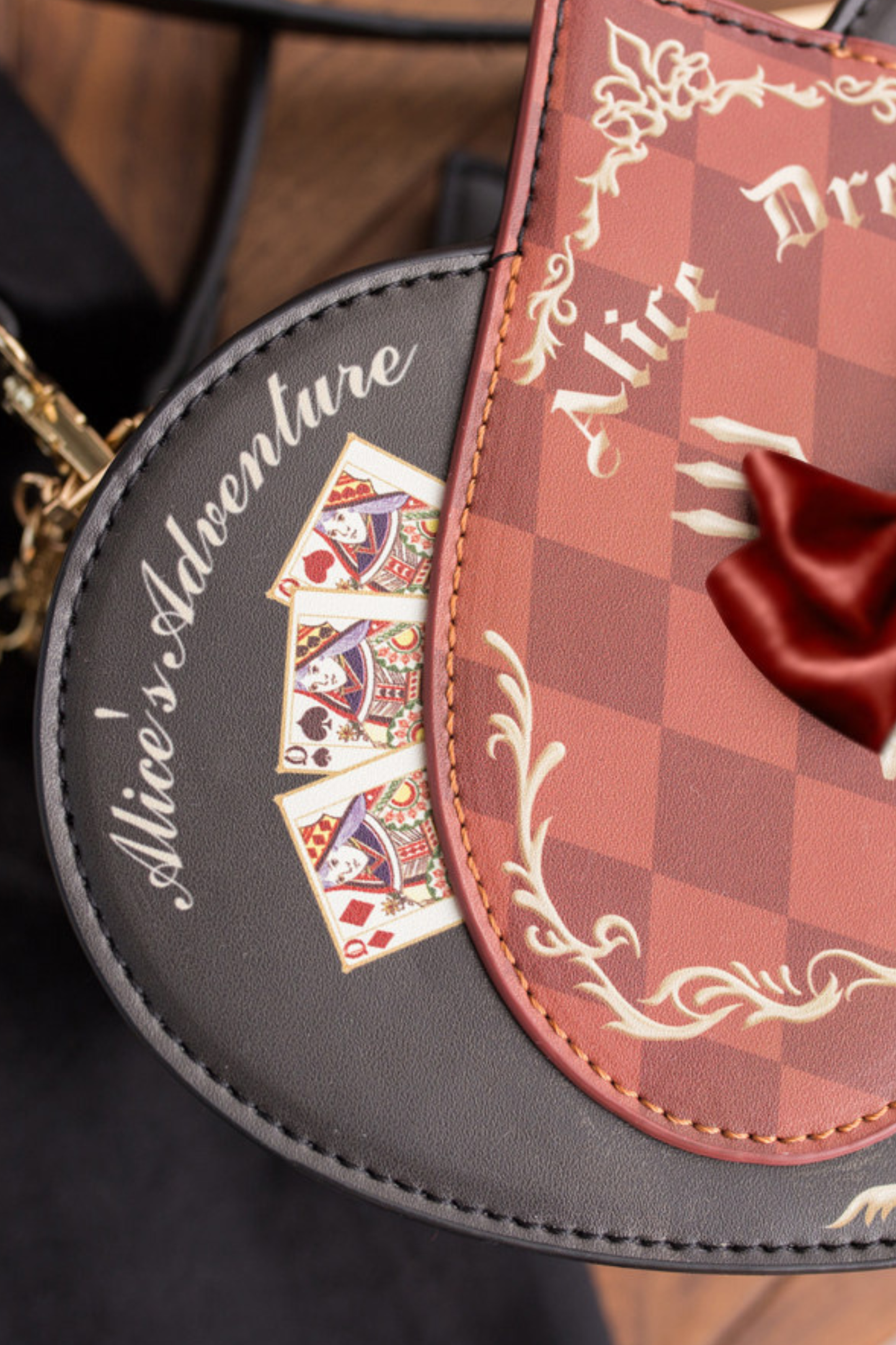 Alice Messenger Bag