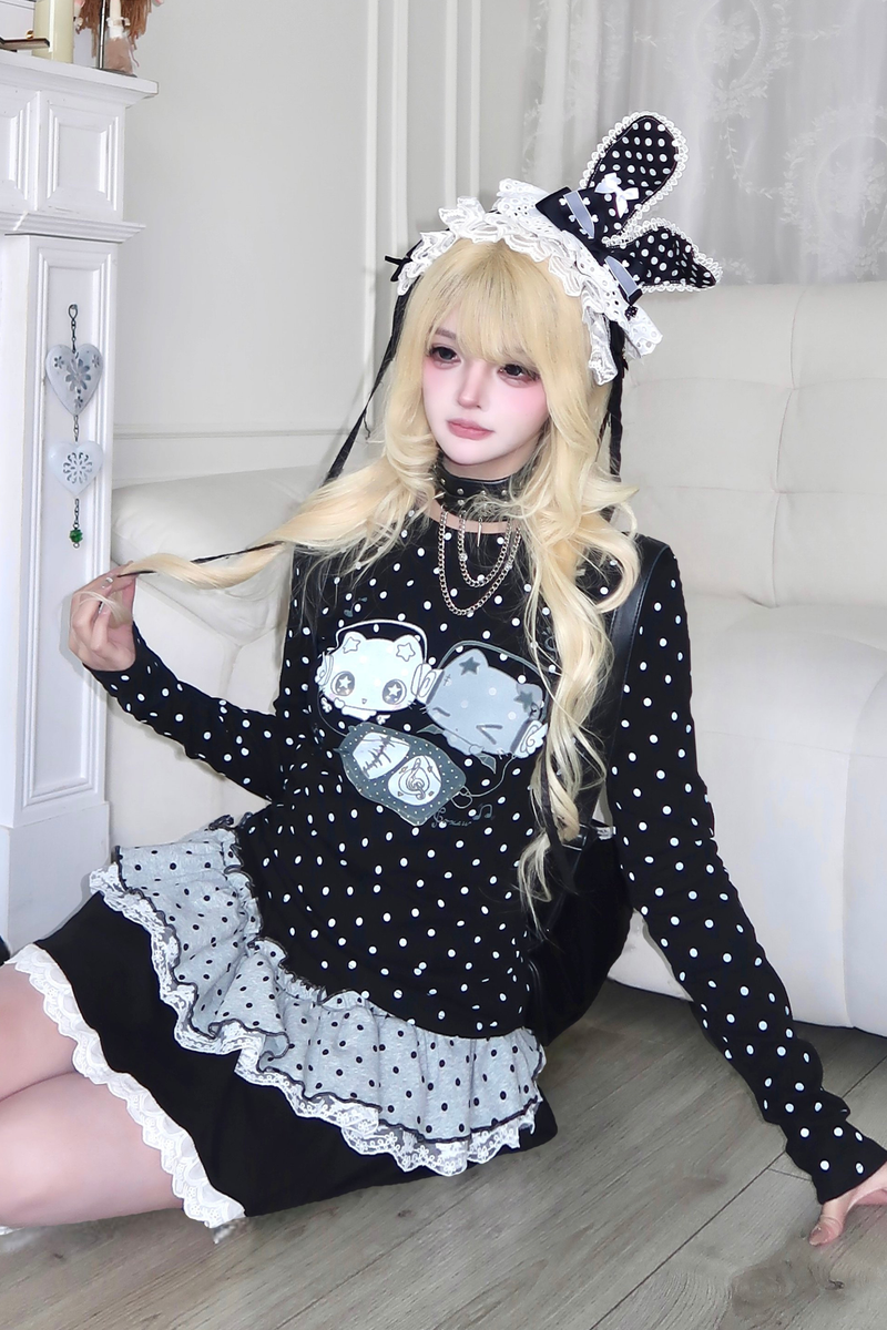 Gothic Dot Slim Fit Top
