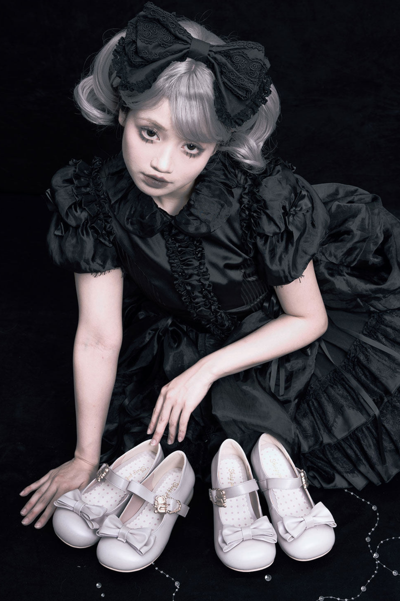 Satin Sheep Puff Ribbon Shoes
