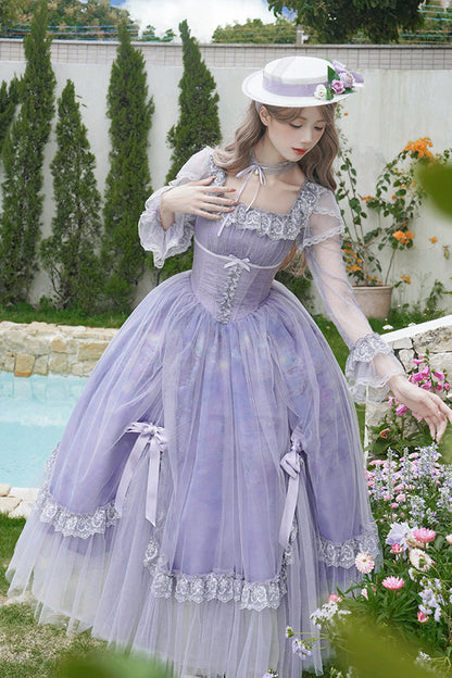 Finely Styled Dress with a Classic Vintage Look