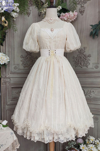 Finely Styled Dress with a Classic Vintage Look