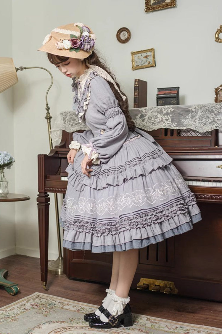 Finely Styled Dress with a Classic Vintage Look