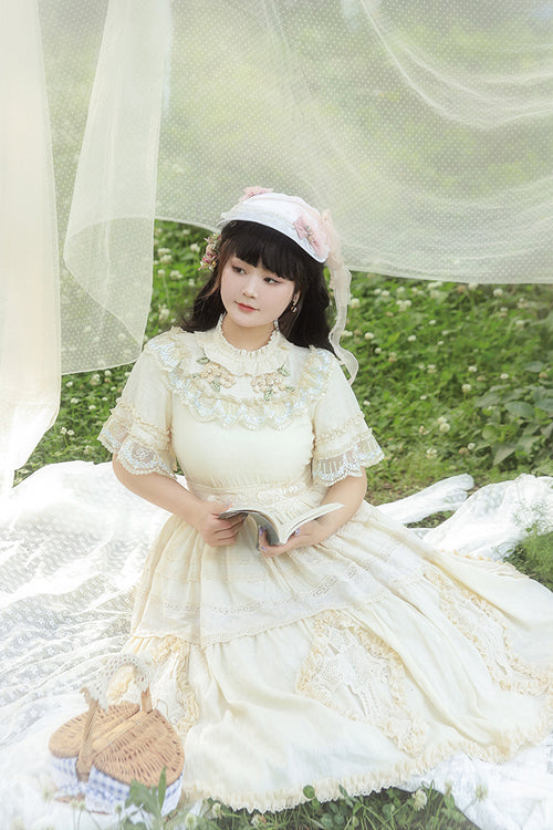 Beautifully Finished Dress in a Timeless Design