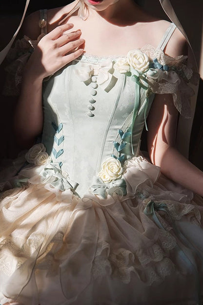 Finely Styled Dress with a Classic Vintage Look