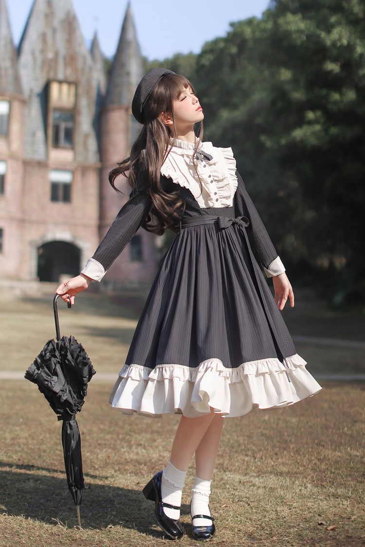 Classic Vintage Dress with a Flattering Fit