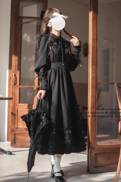 Subtly Elegant Dress with a Refined Vintage Look