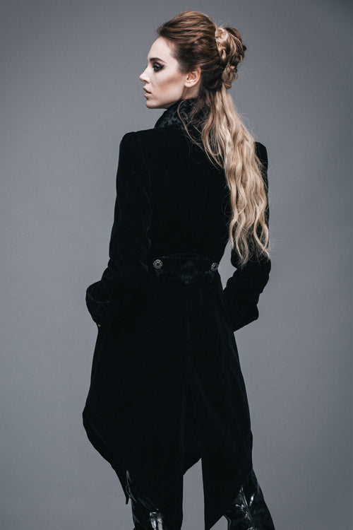 Beautifully Finished Coat in a Timeless Design