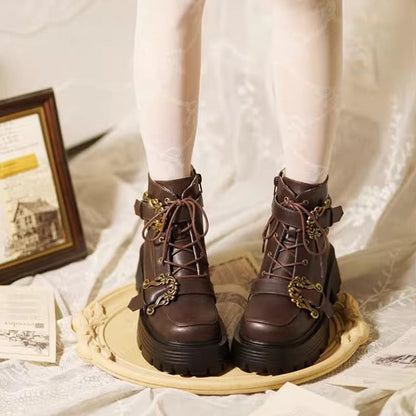 Effortlessly Elegant Boots with a Timeless Design