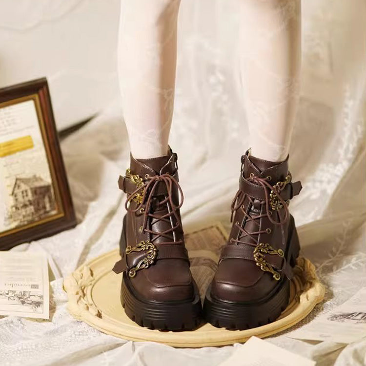 Effortlessly Elegant Boots with a Timeless Design