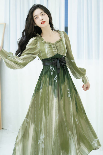 Classic Vintage Dress with a Flattering Fit
