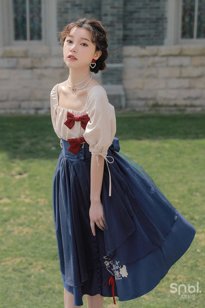 Finely Styled Dress with a Classic Vintage Look