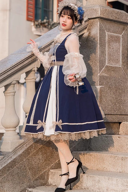 Finely Styled Dress with a Classic Vintage Look