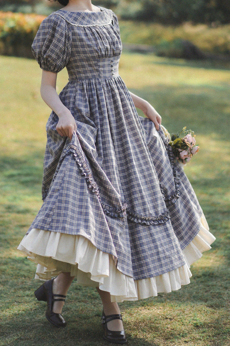 Classic Vintage Dress with a Flattering Fit
