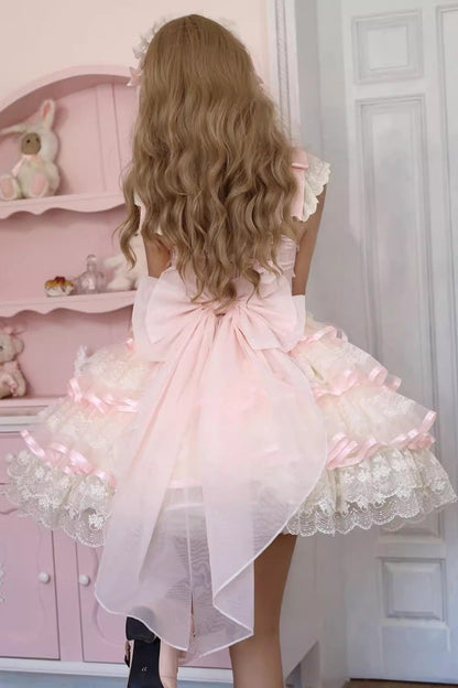 Finely Styled Dress with a Classic Vintage Look