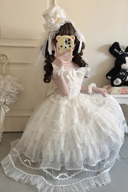 Subtly Elegant Dress with a Refined Vintage Look