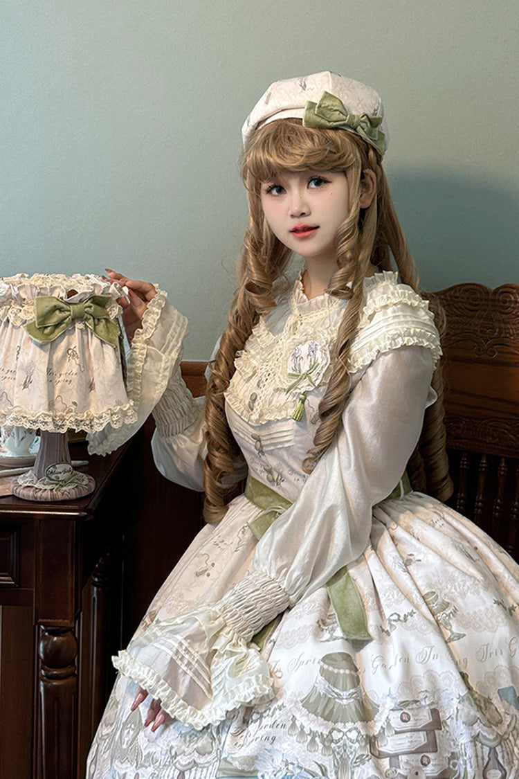 Finely Styled Dress with a Classic Vintage Look