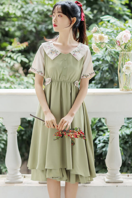 Finely Styled Dress with a Classic Vintage Look