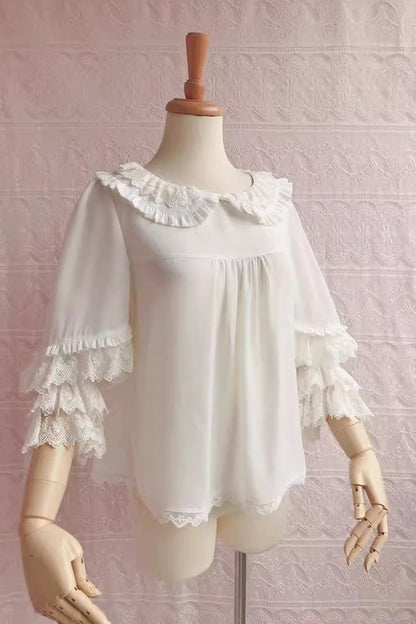 Casually Elegant Blouse with a Refined Edge
