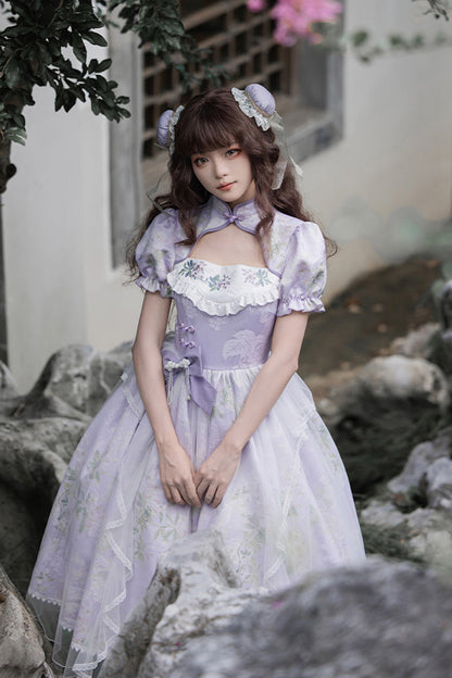 Finely Styled Dress with a Classic Vintage Look