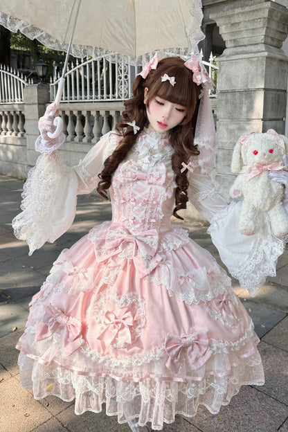 Finely Styled Dress with a Classic Vintage Look