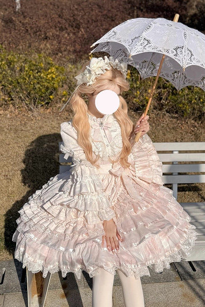 Finely Styled Dress with a Classic Vintage Look