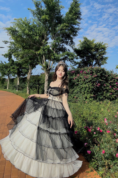 Finely Styled Dress with a Classic Vintage Look