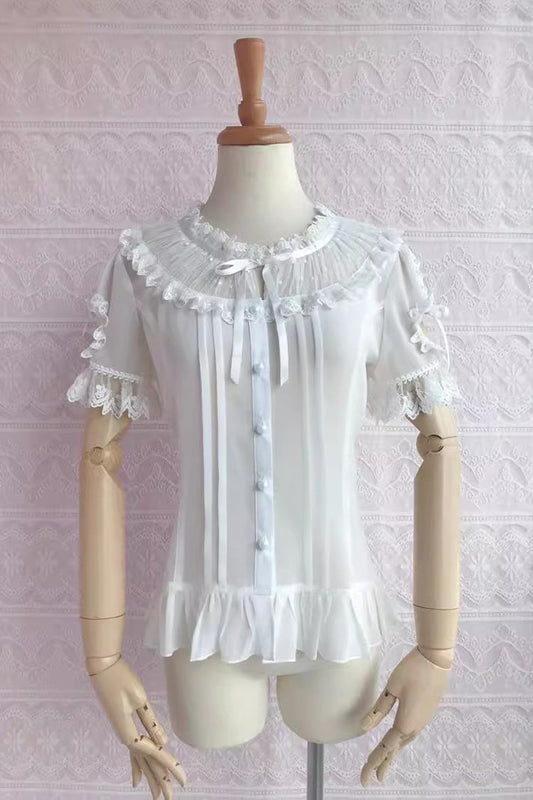 Finely Styled Blouse with a Classic Vintage Look