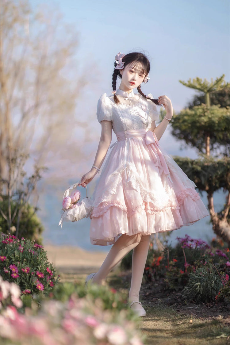 Subtly Elegant Dress with a Refined Vintage Look